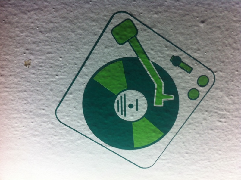 Arquivo:Adesivo toca discos.jpg