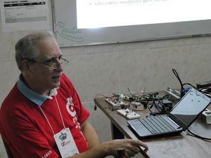 Oficina de Microcontroladores, Daniel Quadros - Co0L BSidesSP ed3 Foto: Lincoln Werneck