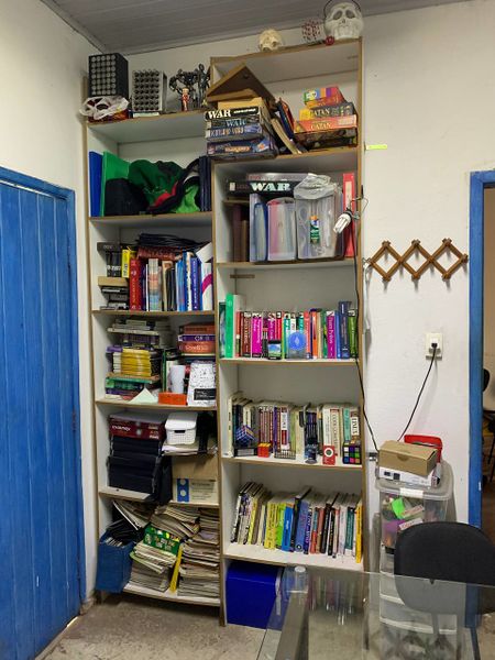 Arquivo:Biblioteca estante.jpg