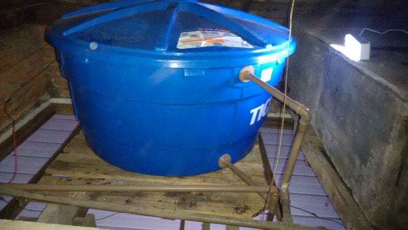Arquivo:CaixaDagua2.jpg