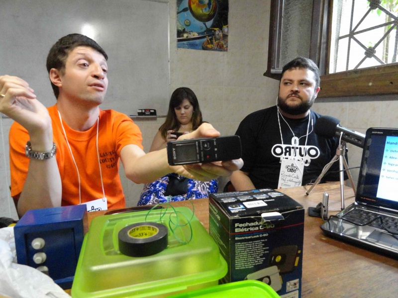 Arquivo:CooL2 Oficinapodcast2.jpg