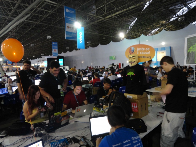 Arquivo:Cpbr5 Bancada.jpg