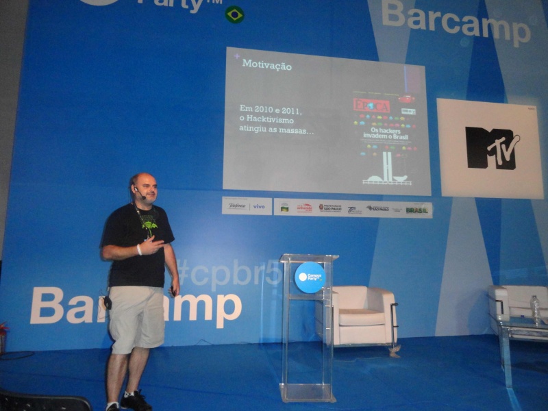 Arquivo:Cpbr5 Palestra barcamp hacktivismo.jpg