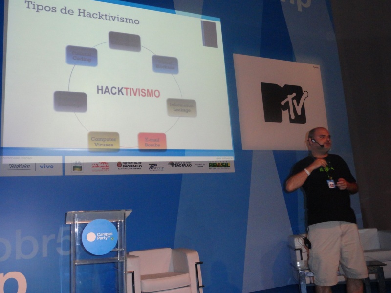 Arquivo:Cpbr5 Palestra barcamp hacktivismo2.jpg