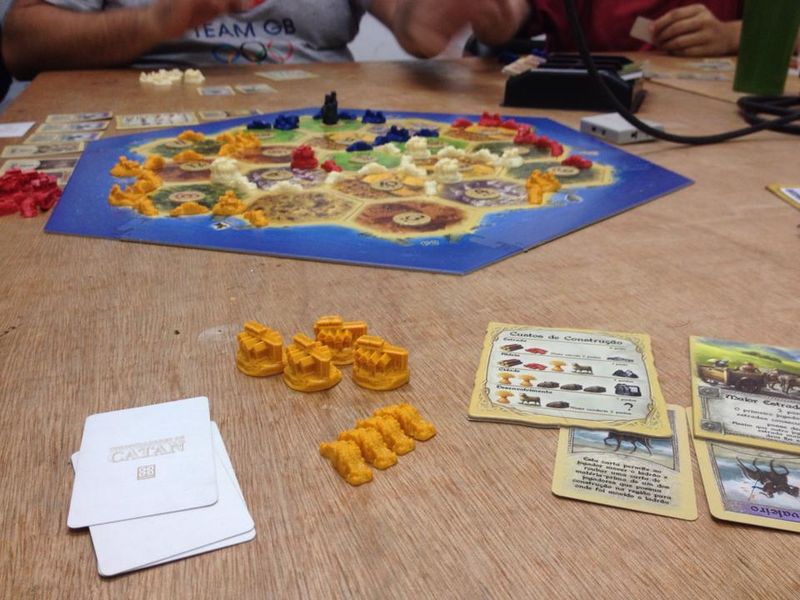 Arquivo:DungeonsEVelociraptors 20140317 catan 03.jpg