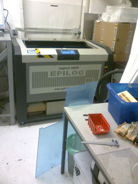 Arquivo:Epilog metalab.jpg