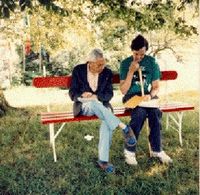 Clássica foto de Paul Erdős - autor da frase "Um matemático é uma máquina para transformar o café em teoremas". Ele foi um matemático húngaro, extremamente prolífico e de notável excentricidade que publicou 1475 artigos, alguns de extrema importância, o que é um número superior a qualquer outro matemático na história, trabalhando com centenas de colaboradores;