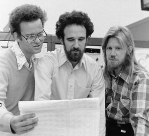 Ralph Merkle, Martin Hellman e Whitfield Diffie autores do conceito de criptografia de chave pública