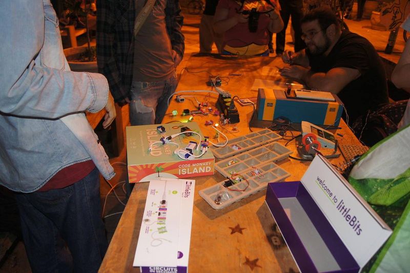 Arquivo:Hackerspacenapracajan2015-4.jpg
