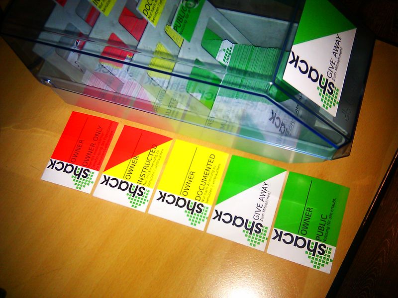 Arquivo:Shackspace label system.jpeg